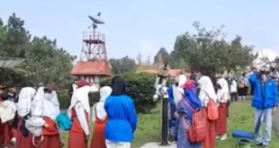 Antusiasme Warga Bandung Berbondong-bondong Lihat Fenomena Gerhana Matahari Hibrida di Observatorium Bosscha