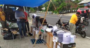 Pedagang Kopiah Raup Keuntungan Besar Jelang Lebaran Idul Fitri 1446 H