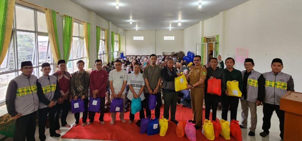 Lazis PUI Kuningan Distribusikan 400 Paket Sembako untuk Guru Honorer Madrasa