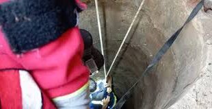 Warga Nangerang Tercebur ke Sumur, Damkar Kuningan Turun Tangan