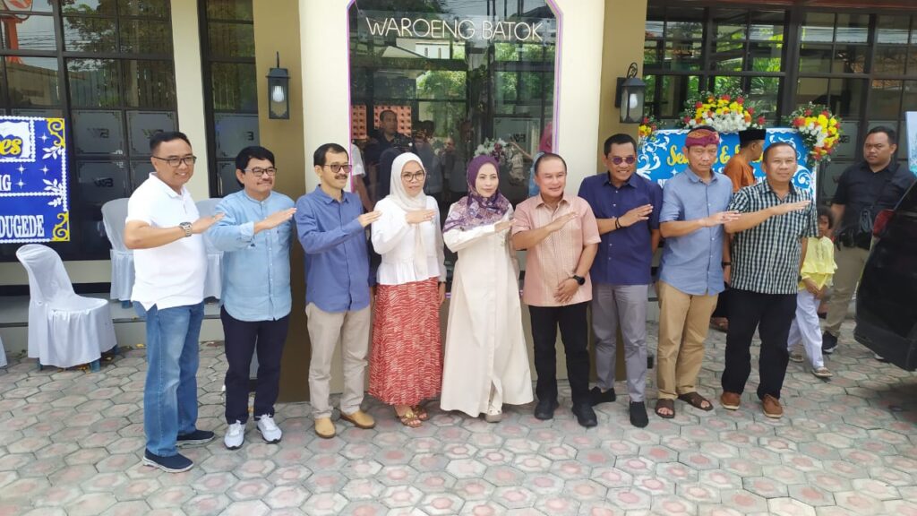 Bupati Dian Resmikan Waroeng Batok Cabang Kedua, Siapa yang Punya?