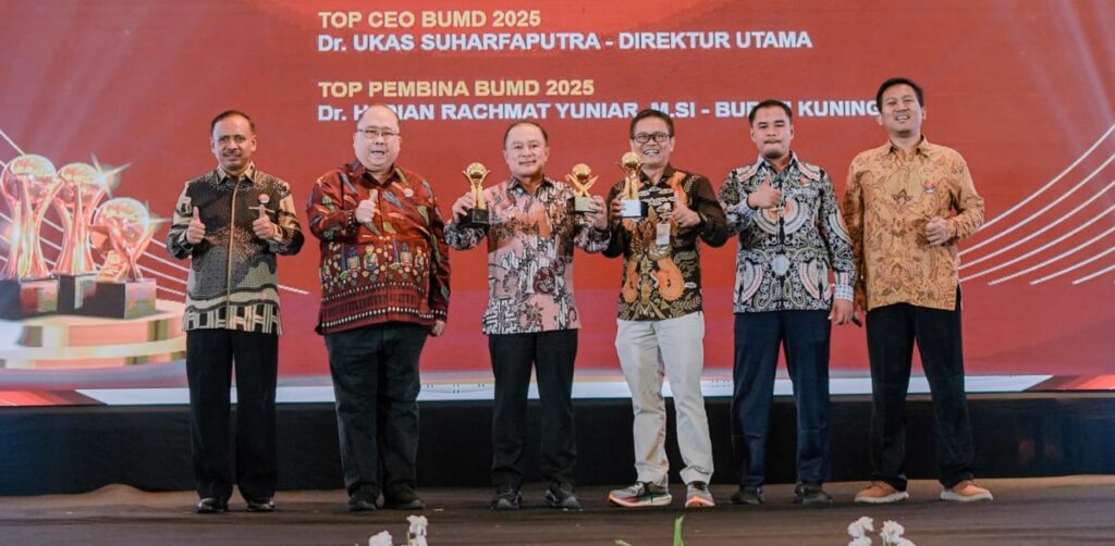 PAM Tirta Kamuning Raih Penghargaan TOP BUMD Awards Bintang 4 Tahun 2025