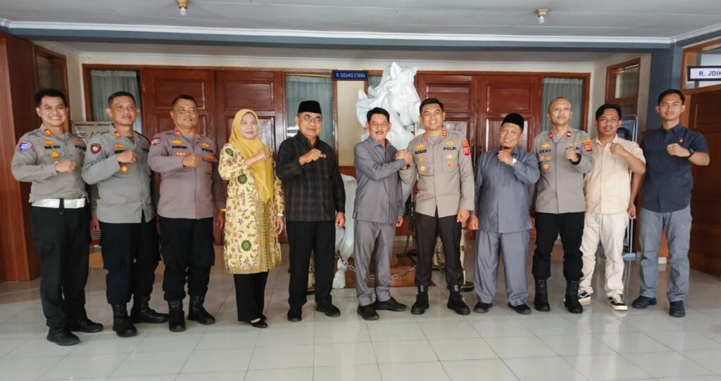Silaturahmi! Kapolres Baru Kuningan Bertemu 4 Pimpinan Dewan