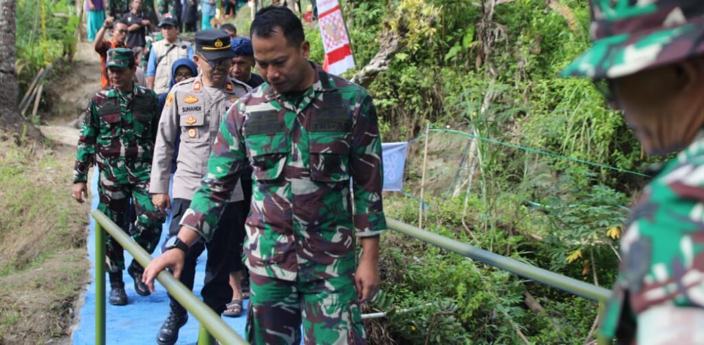 Diinisiasi TNI, Warga Desa Subang Akhirnya Miliki Jembatan Penghubung Dusun