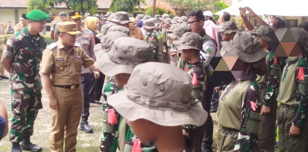 Pertama di Wilayah 3 Cirebon, 35 Pelajar SMP di Kuningan Ikuti Pendidikan Karakter Semi Militer