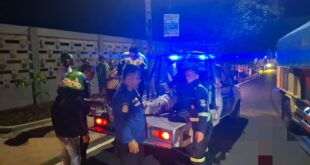 Kecelakaan Dump Truk Tabrak Pemotor di Cijoho, Korban Dievakuasi Tim Damkar