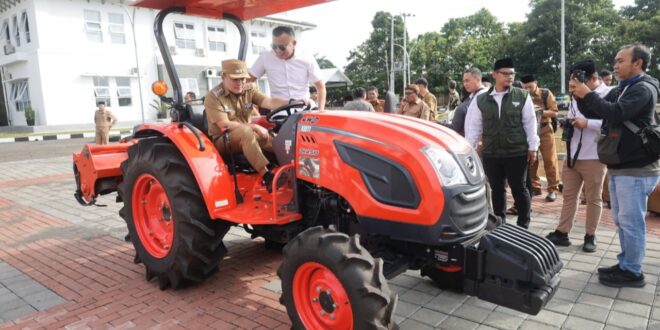 Hasil "Ngamen" Bupati Dian ke Kementan RI, 63 Unit Mesin Pertanian Turun ke Kuningan