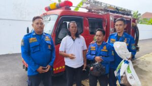 Biawak Masuk Permukiman! Istri Teriak, Suami Lapor, Damkar Kuningan Turun Tangan