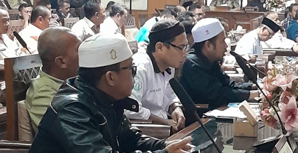Lagi dan Lagi DPRD Digeruduk Massa soal Etika! FMPK: Harus Pikirkan Rakyat, Jangan Jadi Beban Pikiran Rakyat