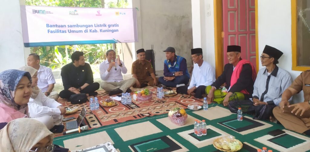 Gendeng PLN, Rokhmat Ardiyan Bantu Listrik Gratis ke Ponpes Bani Ilyas Cipancur