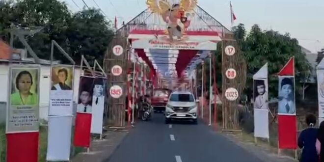 Viral! Warga Dusun Cimulya Bikin Gapura Epik Bhineka Tunggal Ika Tanpa Uang Desa