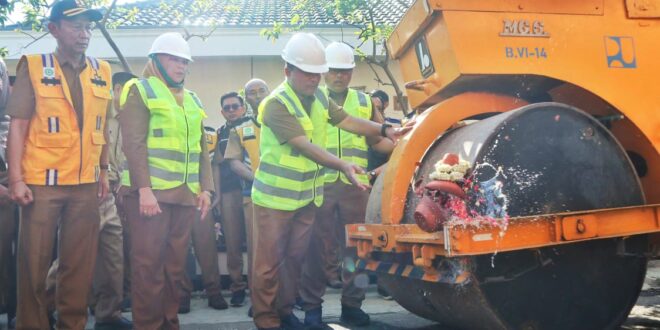 Kick Off Perbaikan Jalan Tersebar 2025, Pemkab Kuningan Gelontorkan Rp50 Miliar