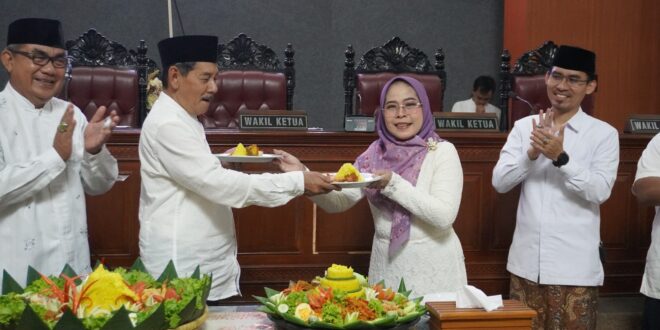 Setahun IKIAD, DPRD Kuningan Gelar Maulid Nabi dan Tebar Kepedulian