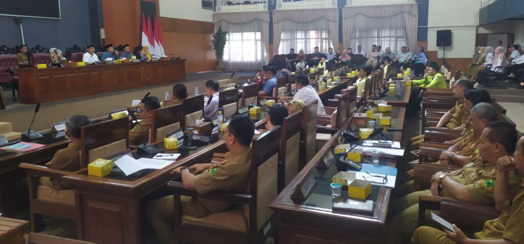 Aliansi Mahasiswa 'Geruduk' DPRD, Desak Penyelesaian OB Sekda Hingga Kasus Kuningan Caang