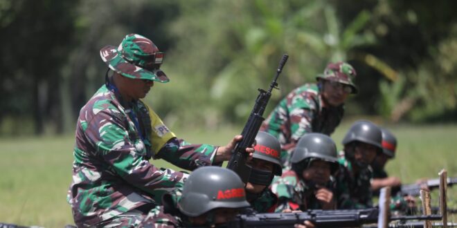 Asah Ketangkasan, Prajurit Kodim 0615/Kuningan Perkuat Latihan Menembak