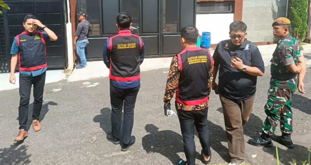 Dana Nasabah Rp9 Miliar Raib, Kejari Kuningan Geledah Rumah Oknum Pegawai Bank Daerah