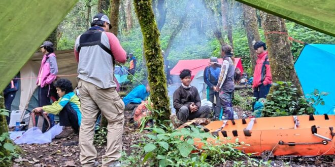 Penemuan Mayat di Puncak Ciremai, Evakuasi Sempat Terkendala Cuaca