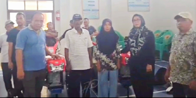 Desi Sri Prihatini Serahkan Dua Traktor untuk Petani Cimahi, Tegaskan Komitmen Percepatan Ketahanan Pangan