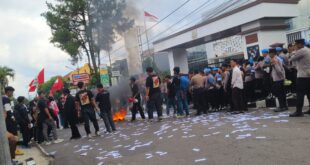Kejari Kuningan Didemo Mahasiswa, Tuntut Tuntaskan Kasus Kuningan Caang dan Soal Lingkungan