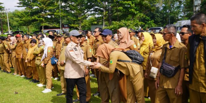 Disambut Antusias Ribuan Perangkat Desa, Ketua DPRD Kuningan Pimpin Apel Akbar PPDI