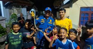 Ular Tambelang Ngumpet di Rumah Warga, Langsung Dievakuasi Damkar