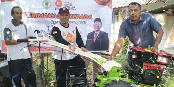 Program Aspirasi DPRD, Dwi Basyuni Serahkan Traktor untuk Petani Ciwiru dan Sadamantra