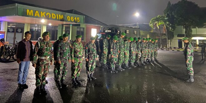 Jelang Nataru 2025–2026, TNI Sisir Titik Rawan Kuningan Lewat Patroli Gabungan Malam Hari