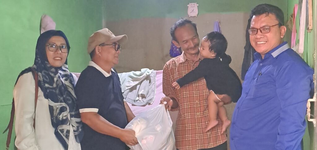 Rayakan Ulang Tahun, Desi Sri Prihatini Kunjungi Rutilahu Warga Cangkuang Lame Payung