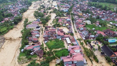 Walhi Peringatkan Jabar Terancam Banjir Bandang Lebih Besar dari Sumatera