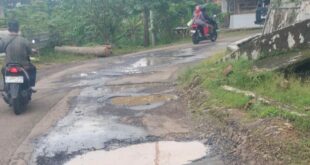 Jalan Kabupaten 6 KM Ciwaru-Cilebak Rusak Parah, Pemda Kuningan-DPRD Malah Adu Narasi APBD