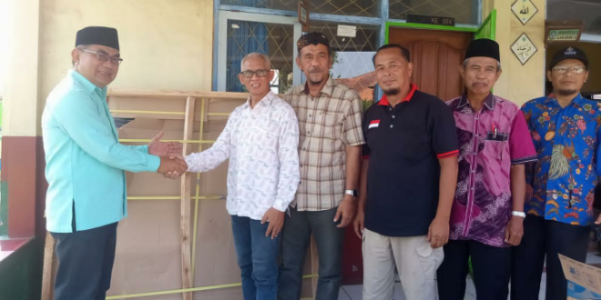 Manfaatkan Libur Kerja, Ujang Kosasih Sambangi SDN Maleber dan Beri Bantuan Tenis Meja