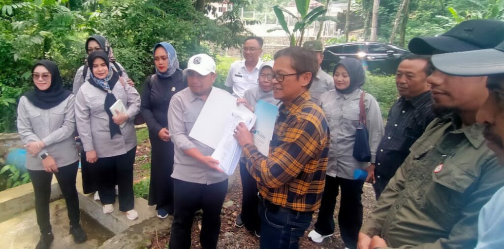 Tinjau Pipanisasi Air di Kaduela-Cikalahang, Komisi II DPRD Kuningan Bakal Kaji Puluhan Dokumen Perizinan PDAM