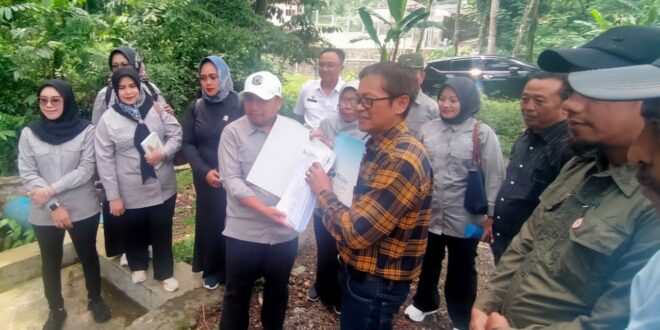 Tinjau Pipanisasi Air di Kaduela-Cikalahang, Komisi II DPRD Kuningan Bakal Kaji Puluhan Dokumen Perizinan PDAM