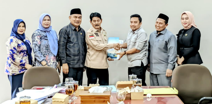 Komisi II Serahkan Berkas Laporan Pulbaket PDAM ke Pimpinan Dewan, Begini Kata Dwi Basyuni
