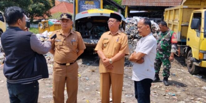 TPS Pasar Ancaran Overload, Camat Kuningan Turun Tangan Kerahkan Armada dan Ekskavator