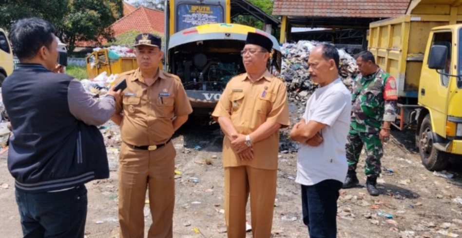 TPS Pasar Ancaran Overload, Camat Kuningan Turun Tangan Kerahkan Armada dan Ekskavator
