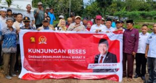 Reses di Kertawana, Rokhmat Ardiyan Kawal Perbaikan Jalan Strategis 2,1 KM
