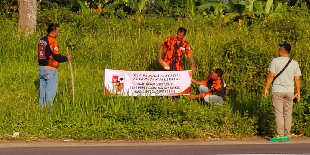 PAC PP Jalaksana Pasang Puluhan Spanduk, Soroti Dugaan Calo Tanah pada Rencana Pabrik Sepatu