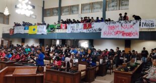 Gedung DPRD Kuningan Diguncang Aksi Mahasiswa, MBG dan KDMP Dikecam Habis-habisan
