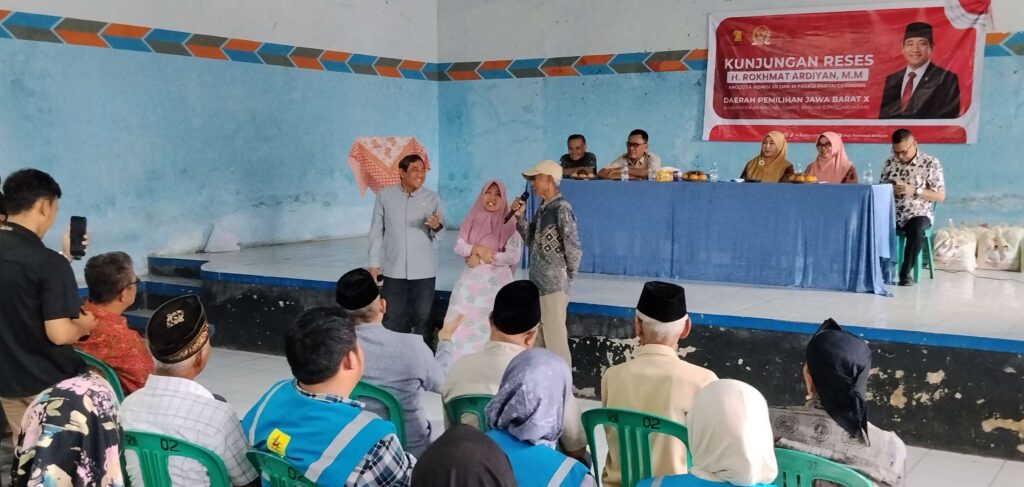 Dikawal Amih Tuti, Anggota DPR RI Rokhmat Ardiyan Reses di Cigadung dan Jambar