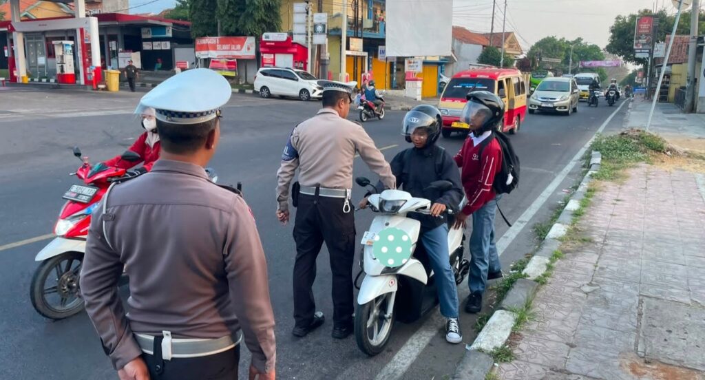 Operasi Knalpot Brong Kembali Digelar, Satlantas Kuningan Tindak 67 Pelanggar