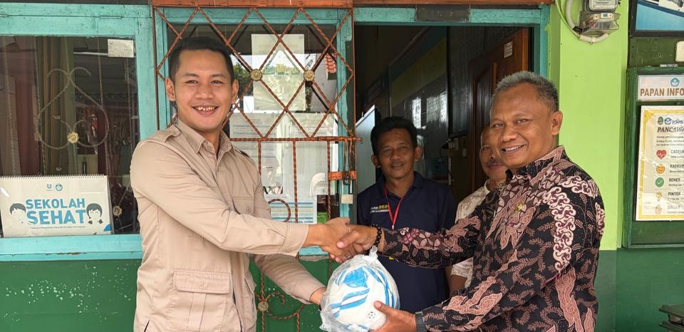 Gerindra Kuningan Dorong Pembinaan Pemuda Lewat Bantuan Sarana Olahraga di Garawangi