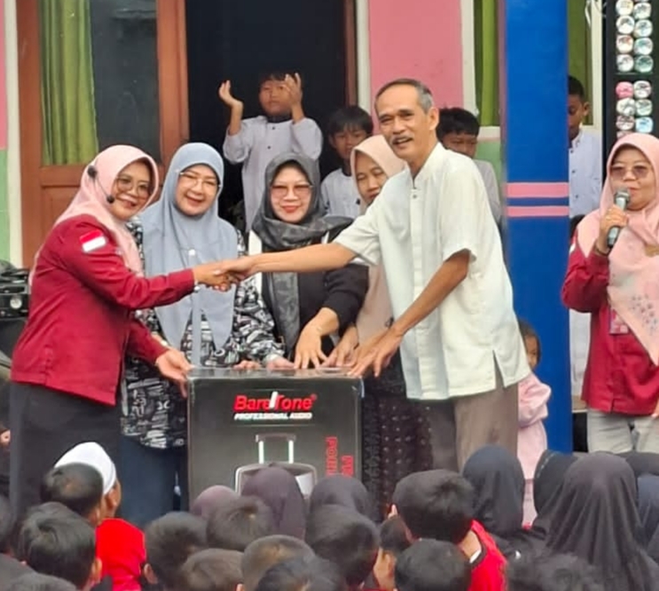 Gotong Royong Wali Murid, SDN 1 Ciawigebang Dapat Sound System untuk Penunjang Kegiatan