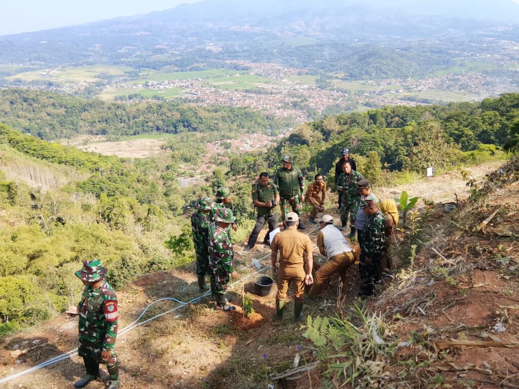 Hijaukan Gunung Mayana, Kodim 0615 Kuningan Tanam Pohon untuk Mitigasi Bencana