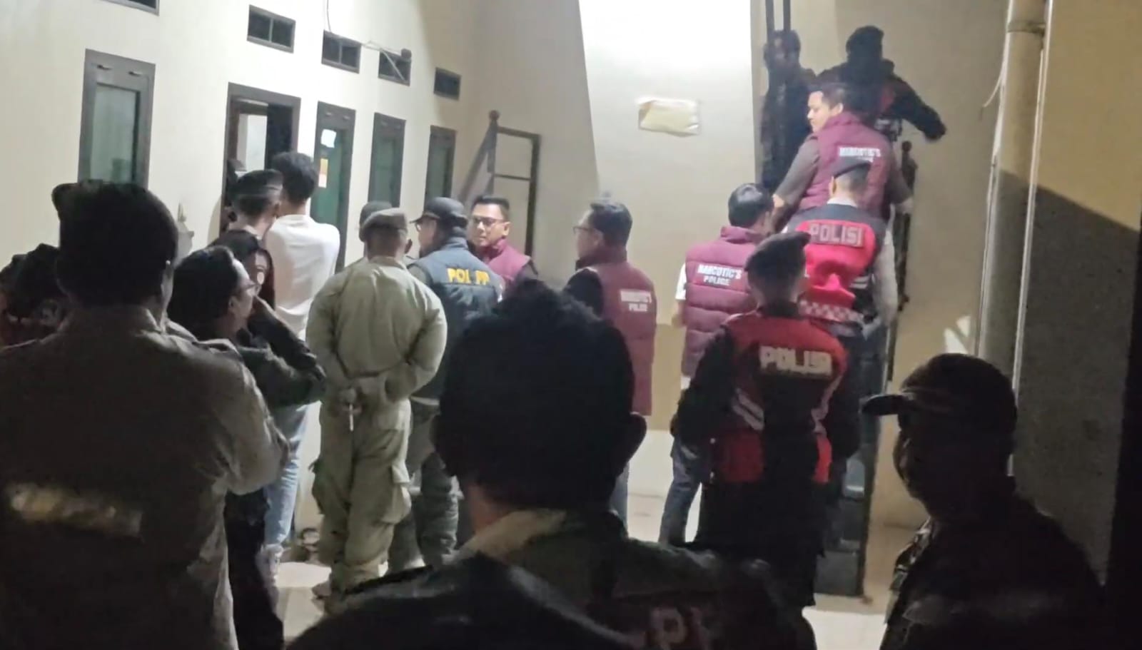 Operasi Tengah Malam di Kuningan, Petugas Temukan Pasangan Sesama Jenis hingga Dugaan Open BO di Kos-kosan